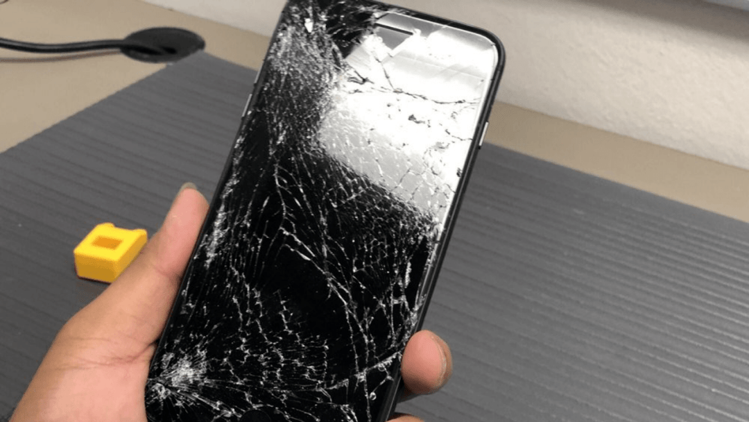 iphone12大卖今年预计卖出8000万台换屏价格2149元网友碎不起