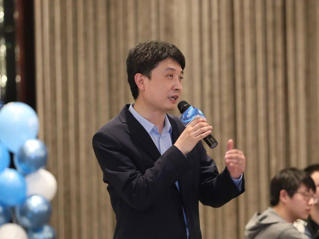 在李晨光教授主持下,樊民教授,沈玲红教授,徐浩教授,张奇教授,张俊峰