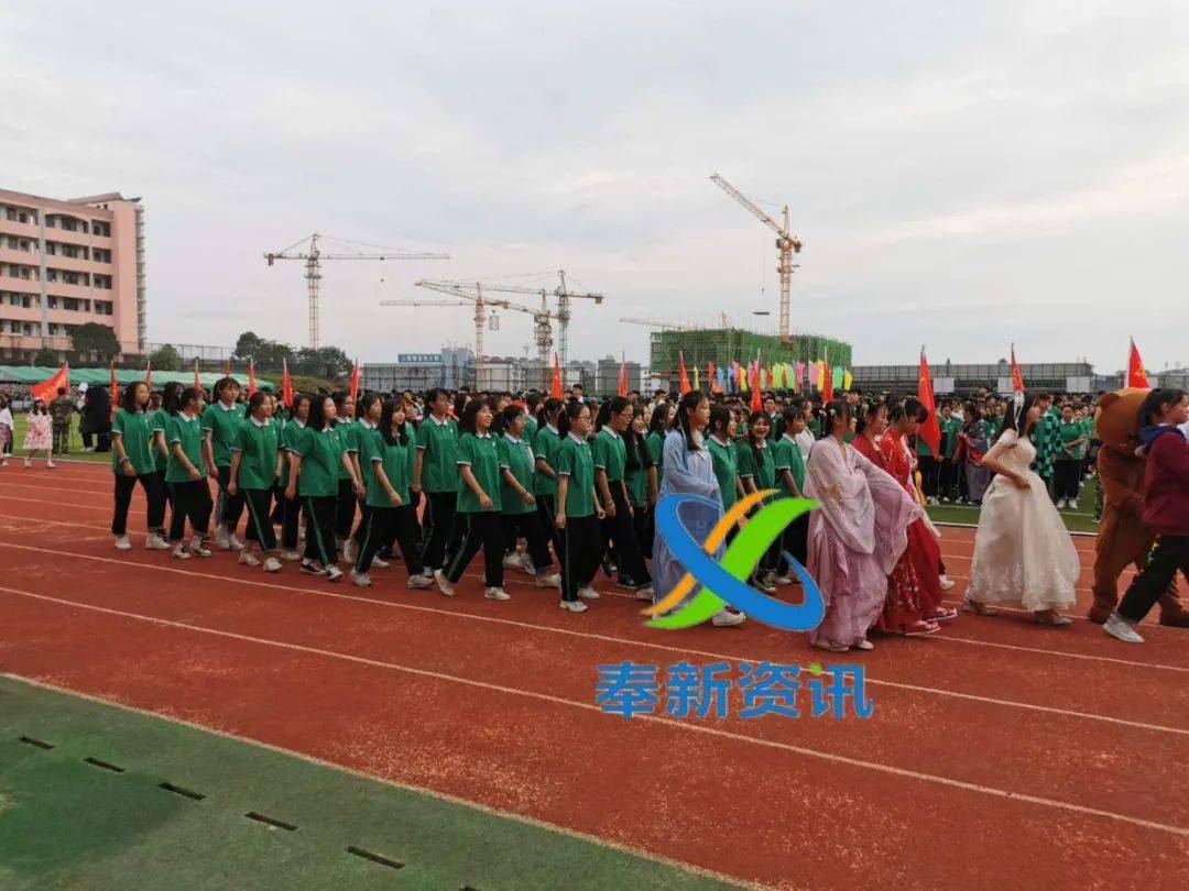 今天奉新三中运动会激情开幕准备好你的掌声
