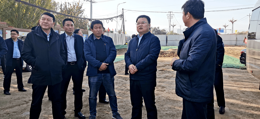 冯月旺刘学强调研榆中和平薇乐大道及和平十字外立面改造情况