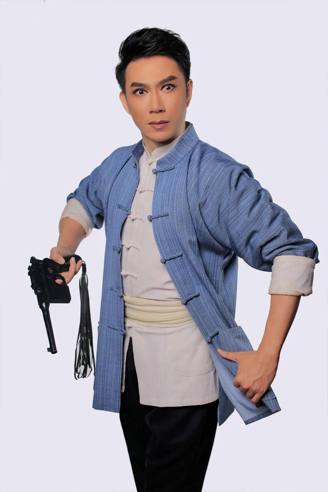 晓毅国家二级演员,粤剧"风腔"艺术传人.