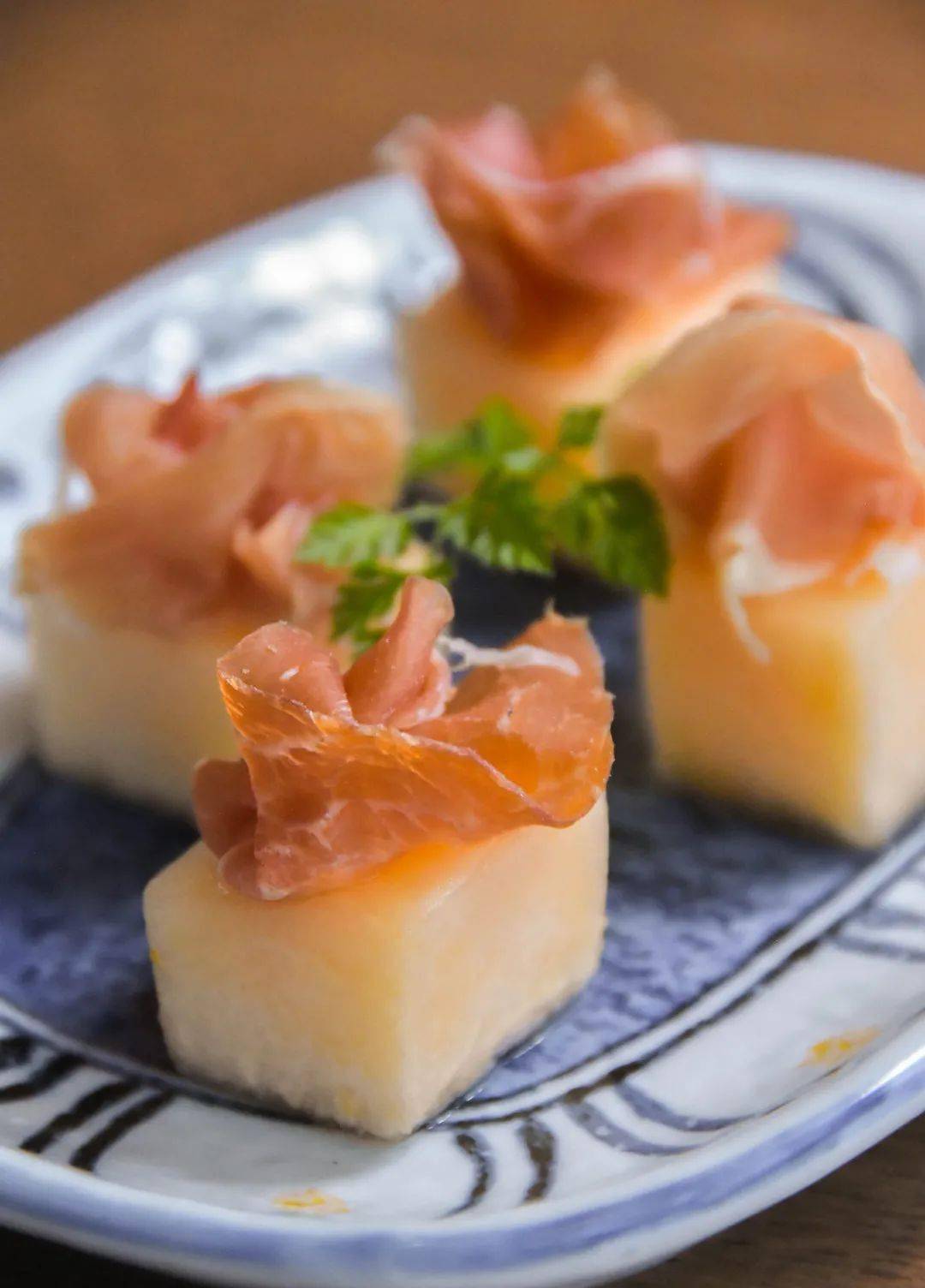 伊比利亚火腿配蜜瓜本次主厨精选10种创意tapas加入畅吃行列,基本以