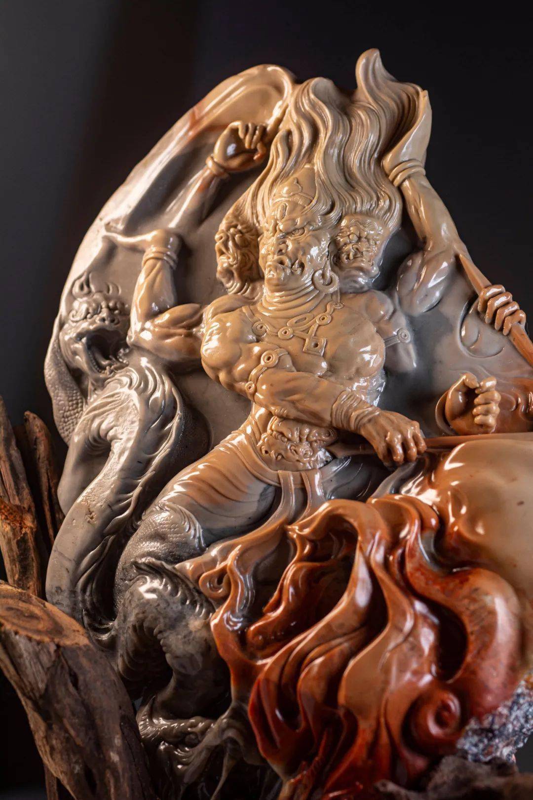 老挝石《阿修罗》作者:羽人张雪慧漳州人,毕业于福建省武夷学院艺术