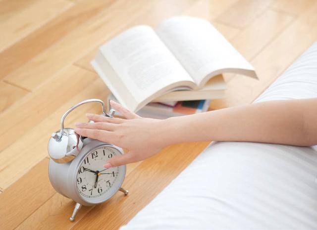 14%的人因为"起床气"而分手,有近33%的人不想在早上和同事打招呼