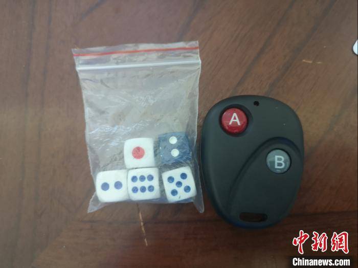 刘炽杰 摄然而,梁某旺手里的"高科技"赌具还没捂热3天,便利店涉赌