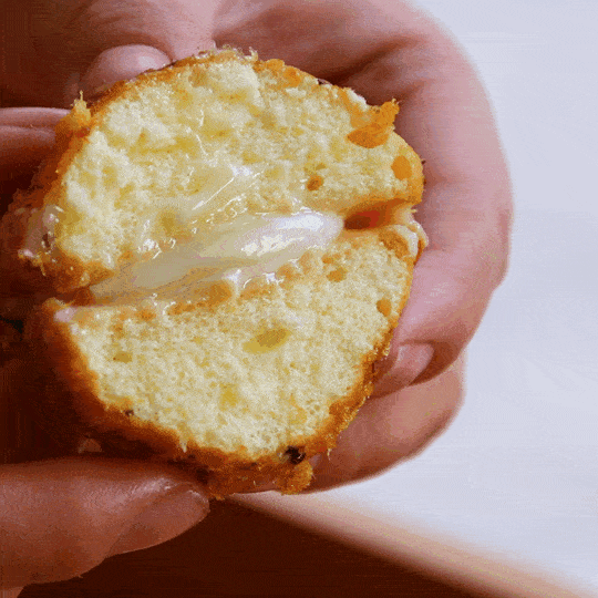 新鲜现烤的肉松小贝来啦!三种口味 蛋挞 鲜奶泡芙19.9元抢!