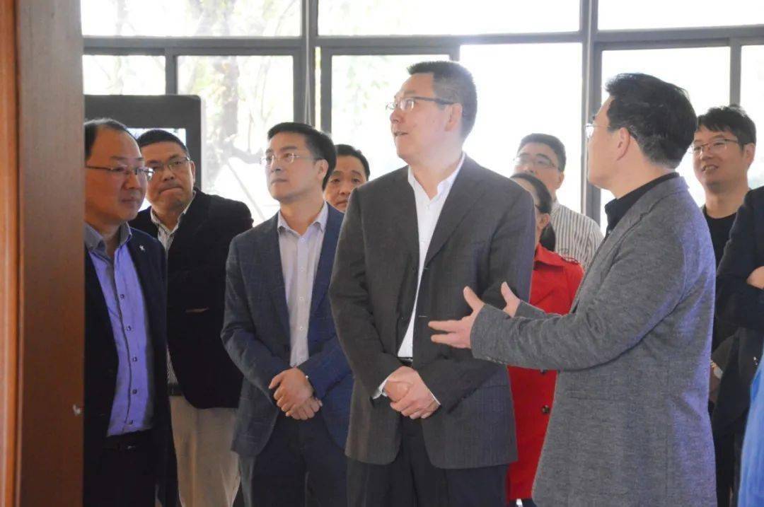 局长鲍永红,淳安县教育局党委委员,副局长兼淳安中学校长管社平,淳安