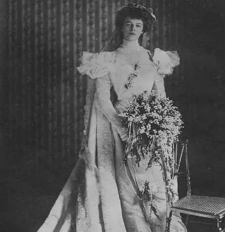 罗斯福总统夫人:相貌平平为何能嫁给总统,活成世界第一夫人