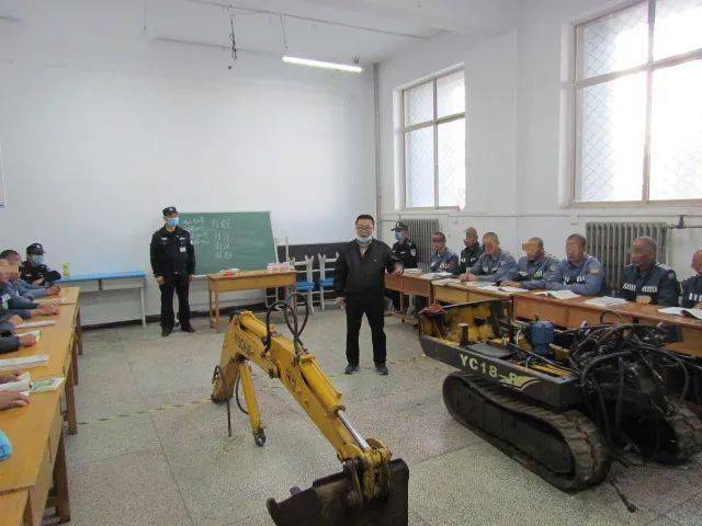 西宁监狱罪犯职业技术教育培训班正式开课