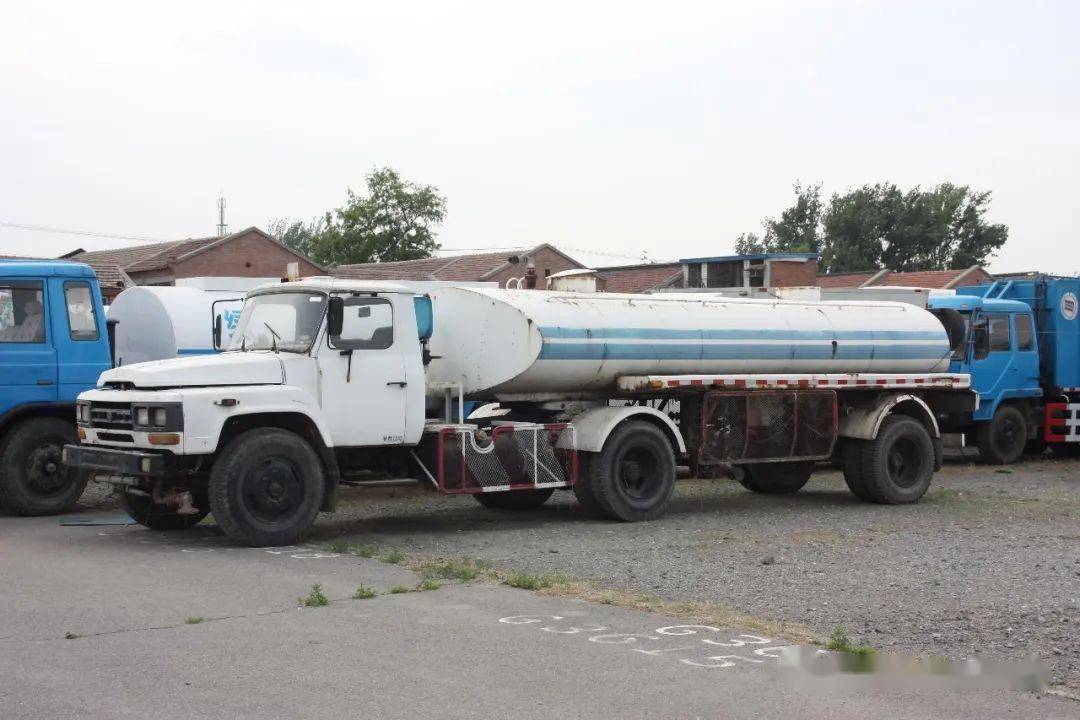 半挂式的东风长头洒水车可曾记得