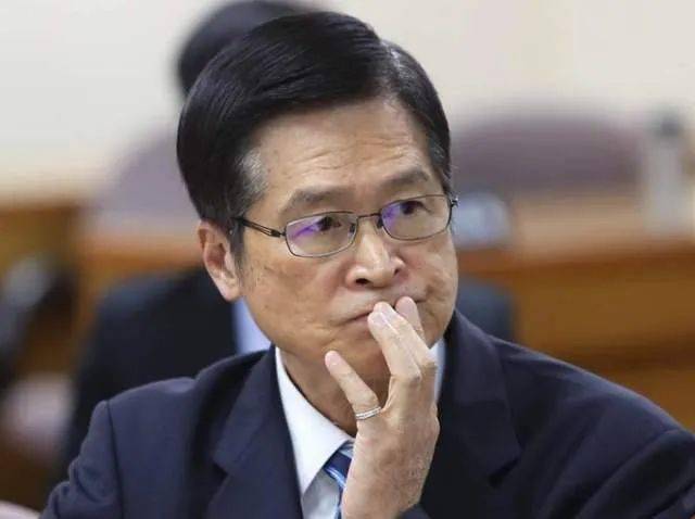 严德发严德发这一本正经的胡说八道,和范世平的说辞简直一个模子里刻