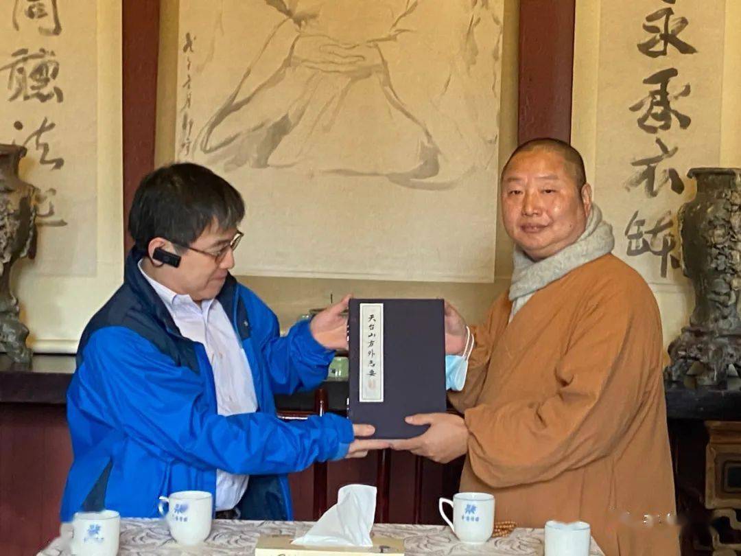 日本驻上海总领事大使矶俣秋男一行专程来天台山考察交流