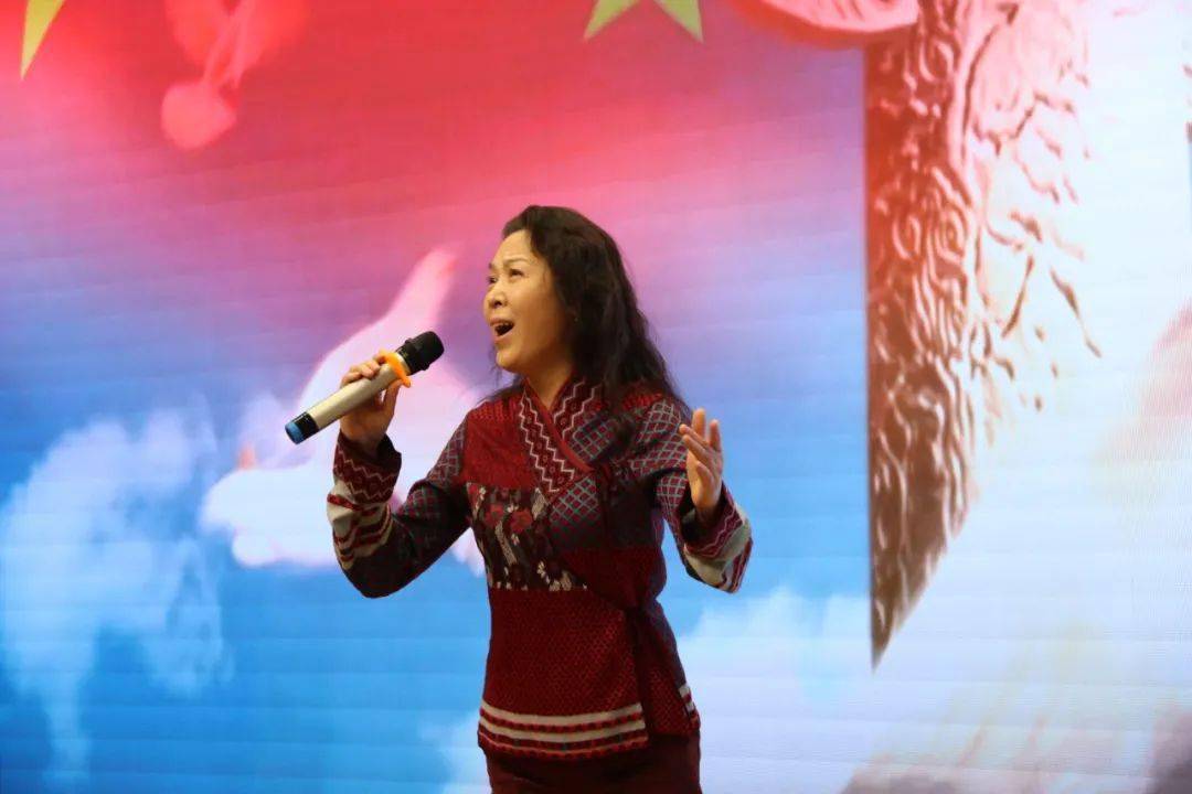 原海政文工团著名女高音歌唱家,国家一级演员孙静献唱《我和我的