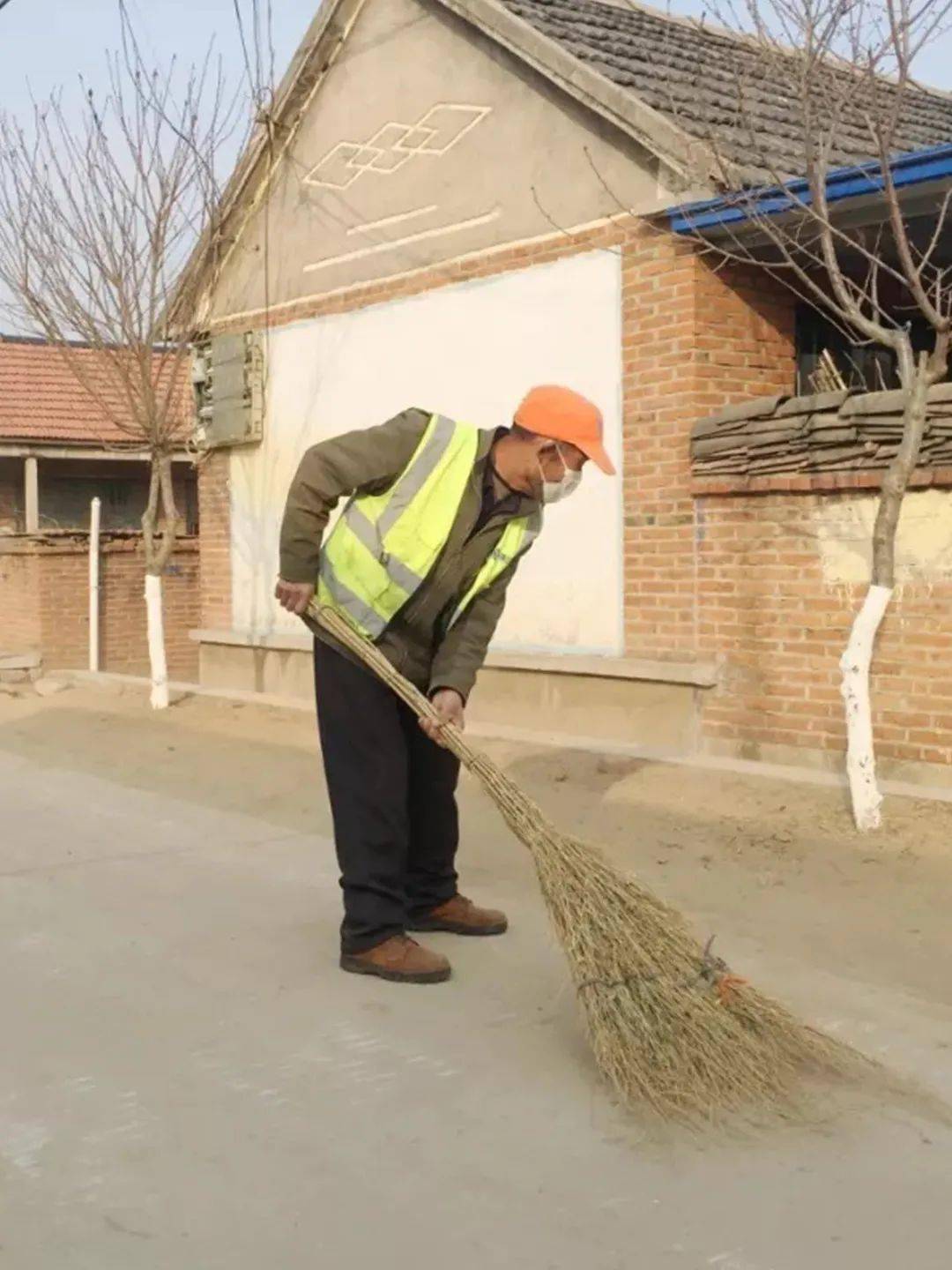 扫地背影图片男图片