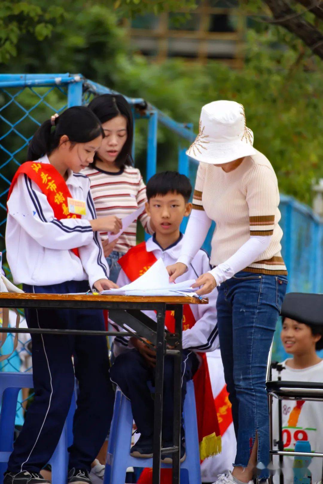 汕头谢易初中学校服图片