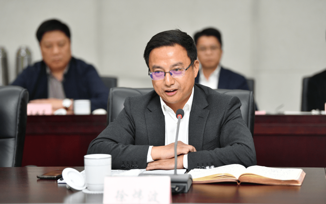 我市领导熊江成,郑珽,普陀区领导虞万军,张伟国出席会议.记者