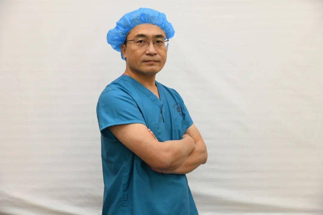 冯伟是青岛大学附属医院的一名麻醉医生,至今已从医22年.