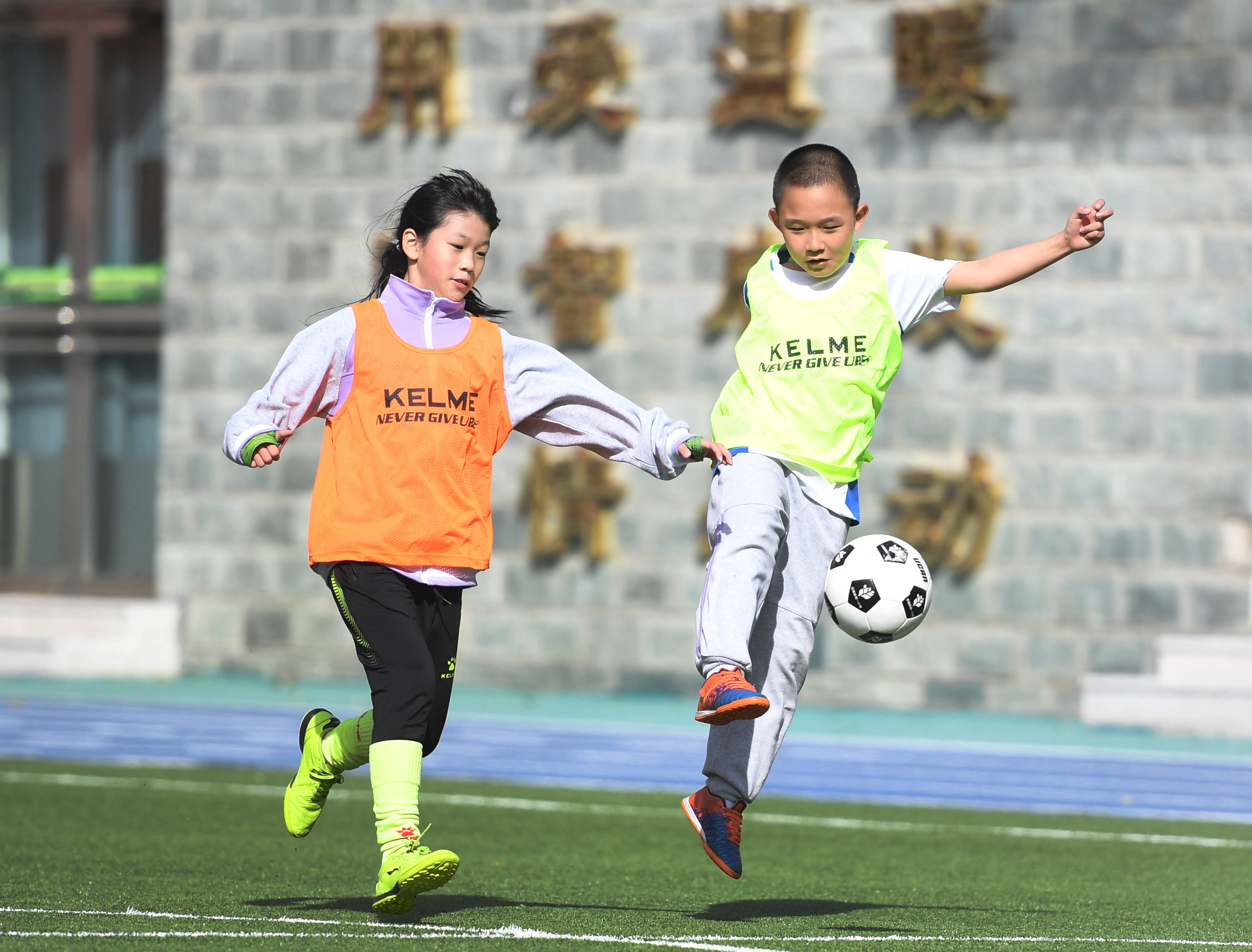 全民健身——阳光校园 欢乐足球