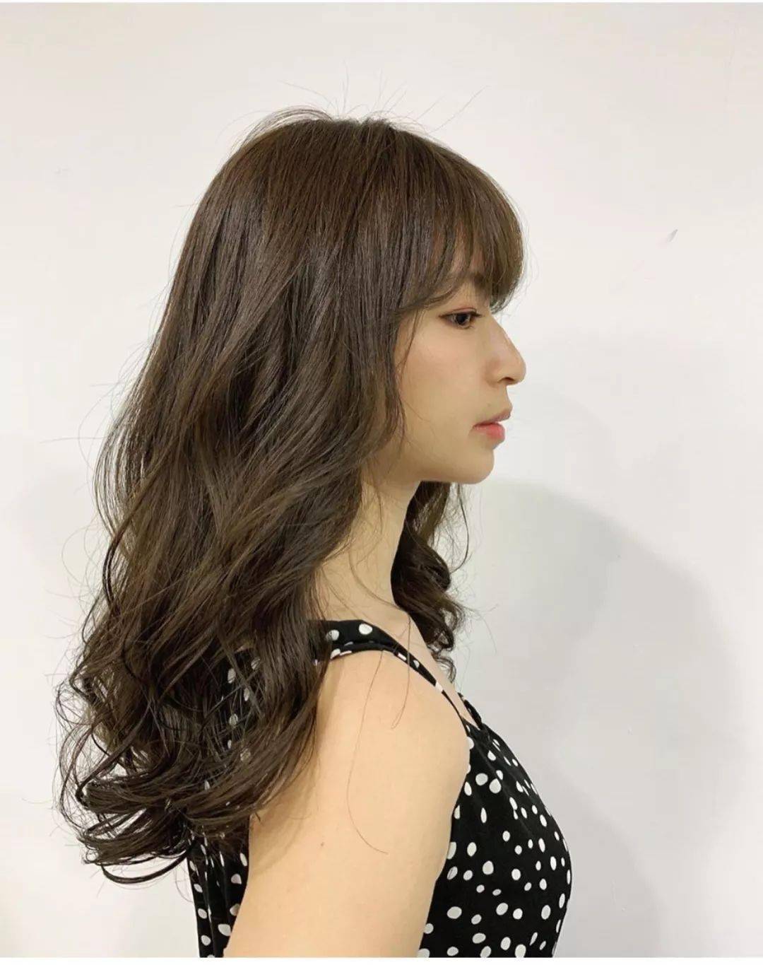 ♡♡♡♡对于脸大的女生来说选发型还是要比较慎重的毕竟一