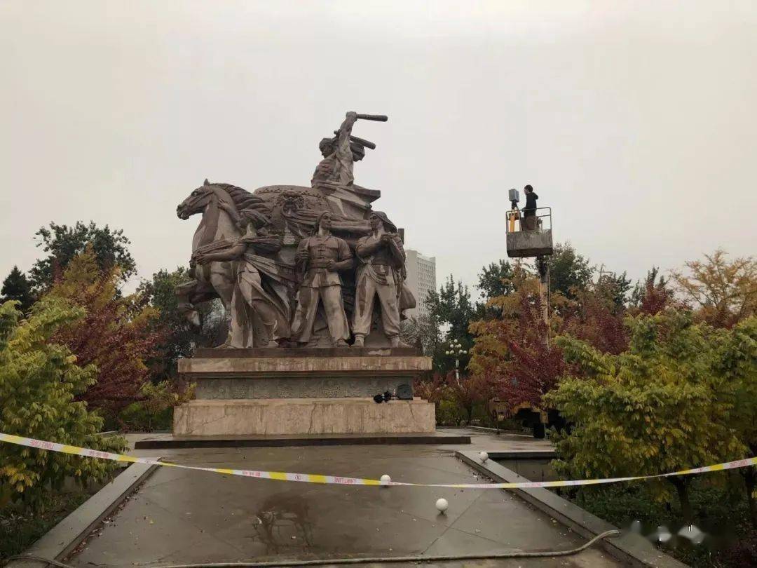 工作照《人民公社万岁》组雕不仅是新中国建国后当代艺术成果结晶,更