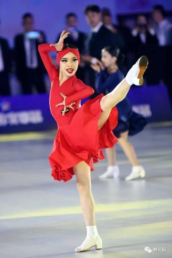 业余单人精英a组拉丁舞冠军蒋美拉精英组和a组决赛 选手的solo晚场