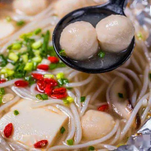 花甲鱼丸粉花甲鱿鱼粉让人齿留余香,吃了还想吃与嚼劲十足的粉完全