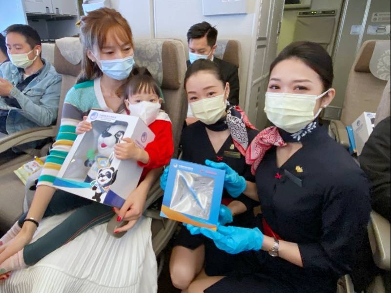 东航主题彩绘飞机进博号化身空中形象大使首航广州