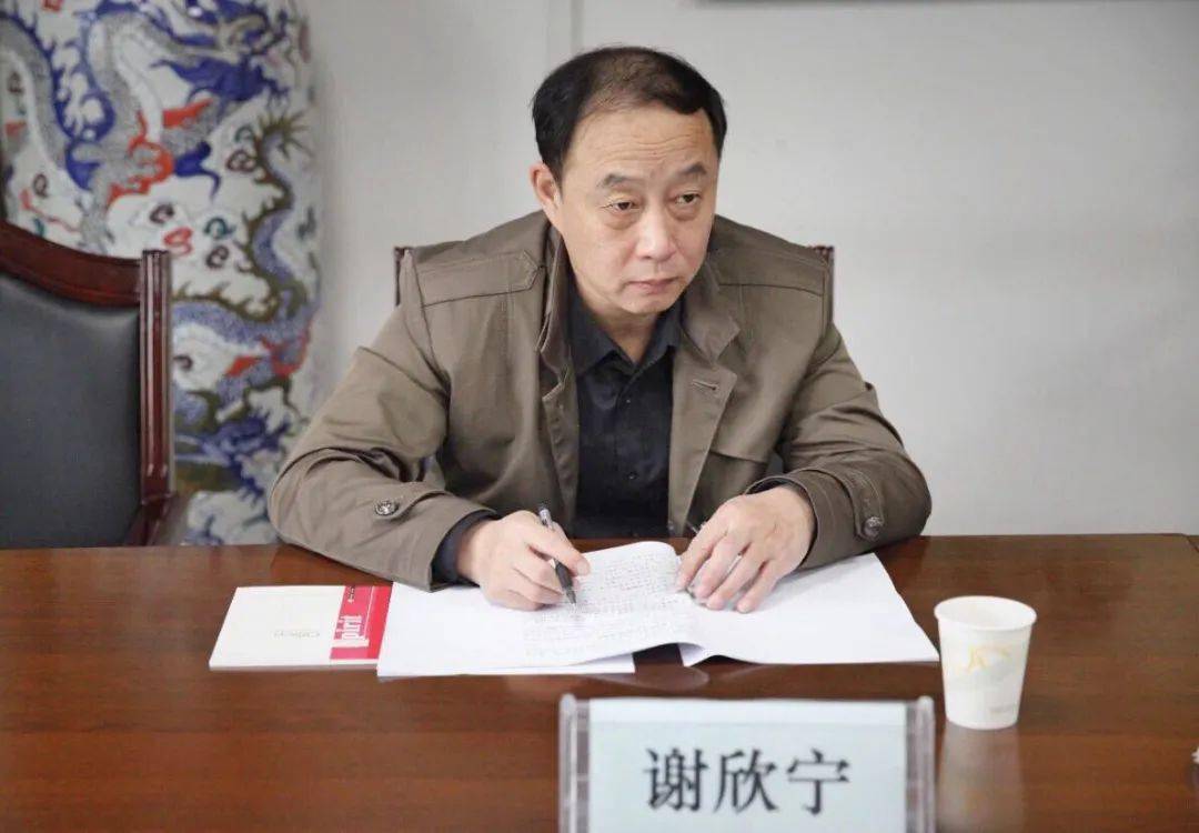 执法五队负责人赵彦国参加座谈市综合执法局 副局长 杨延平向省局汇报