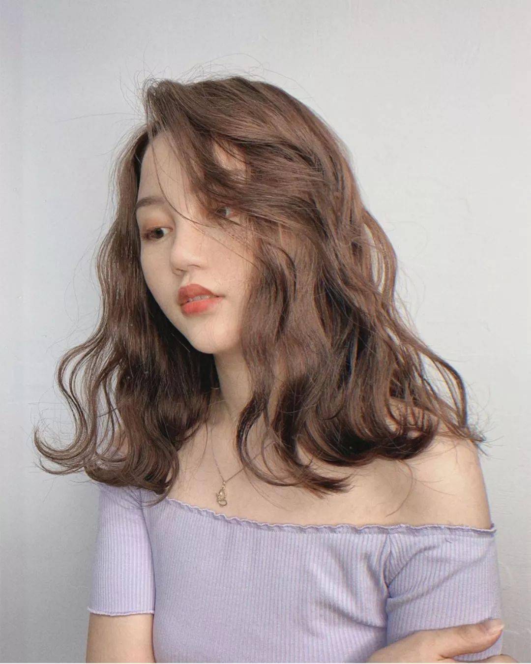 ♡♡♡♡对于脸大的女生来说选发型还是要比较慎重的毕竟一