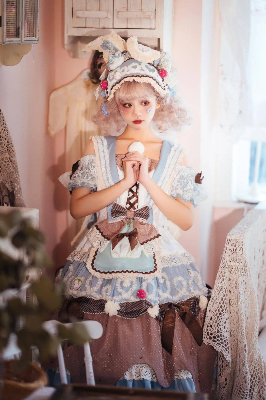 带上索尼微单alpha7riv拍摄室内甜系lolita人像