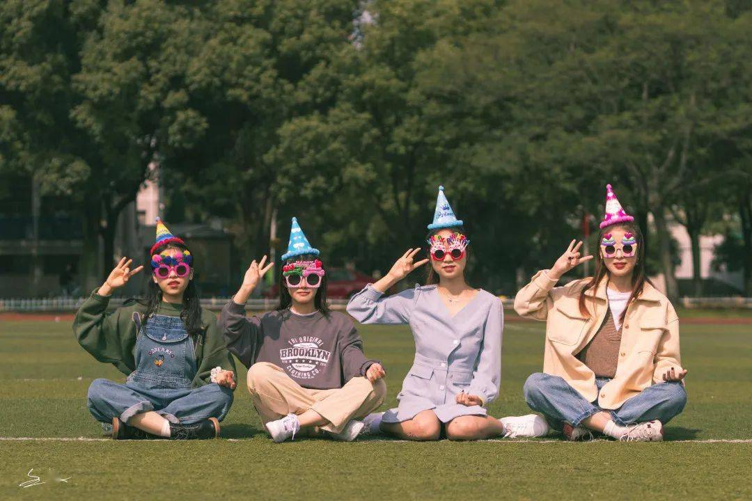 独家首发!收下这份师院寝室合照大攻略,你们就是学校里最亮眼的男团女