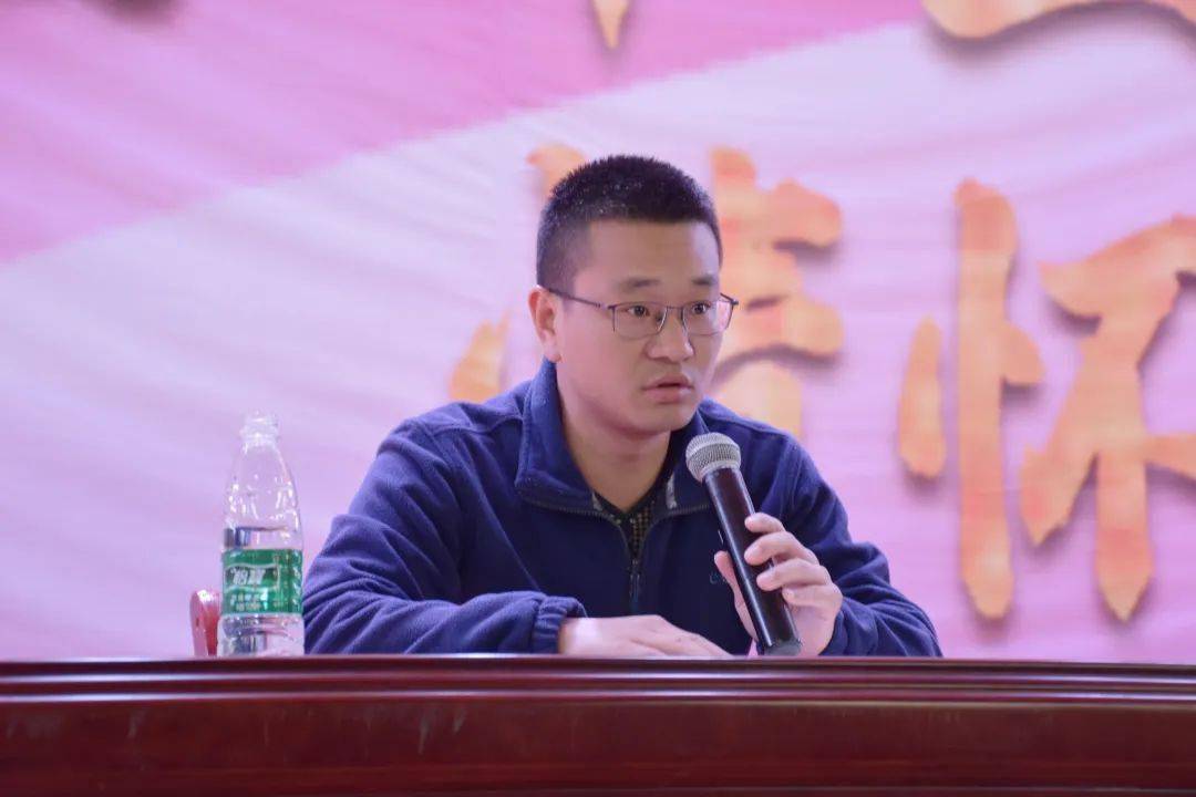 高二年级分管教学工作的唐艳军副校长为大家详细解读了学考的重要性和