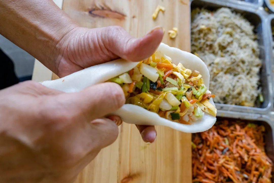 百年老店新开传承了三代人的老手艺只为在玉环做好这一筒糕头