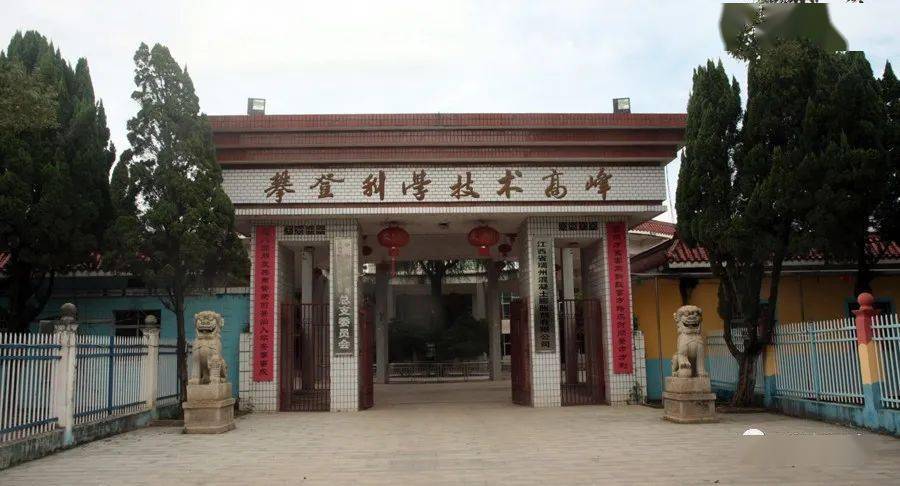 村民,是笔者好友卢宁中的学生,1983年新街中学高中毕业后未能考取大学