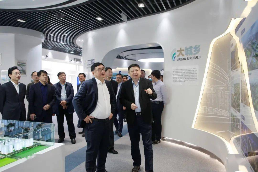 鞍山市市委书记韩玉起,市委常委,副市长蔡龙一行莅临集团调研交流