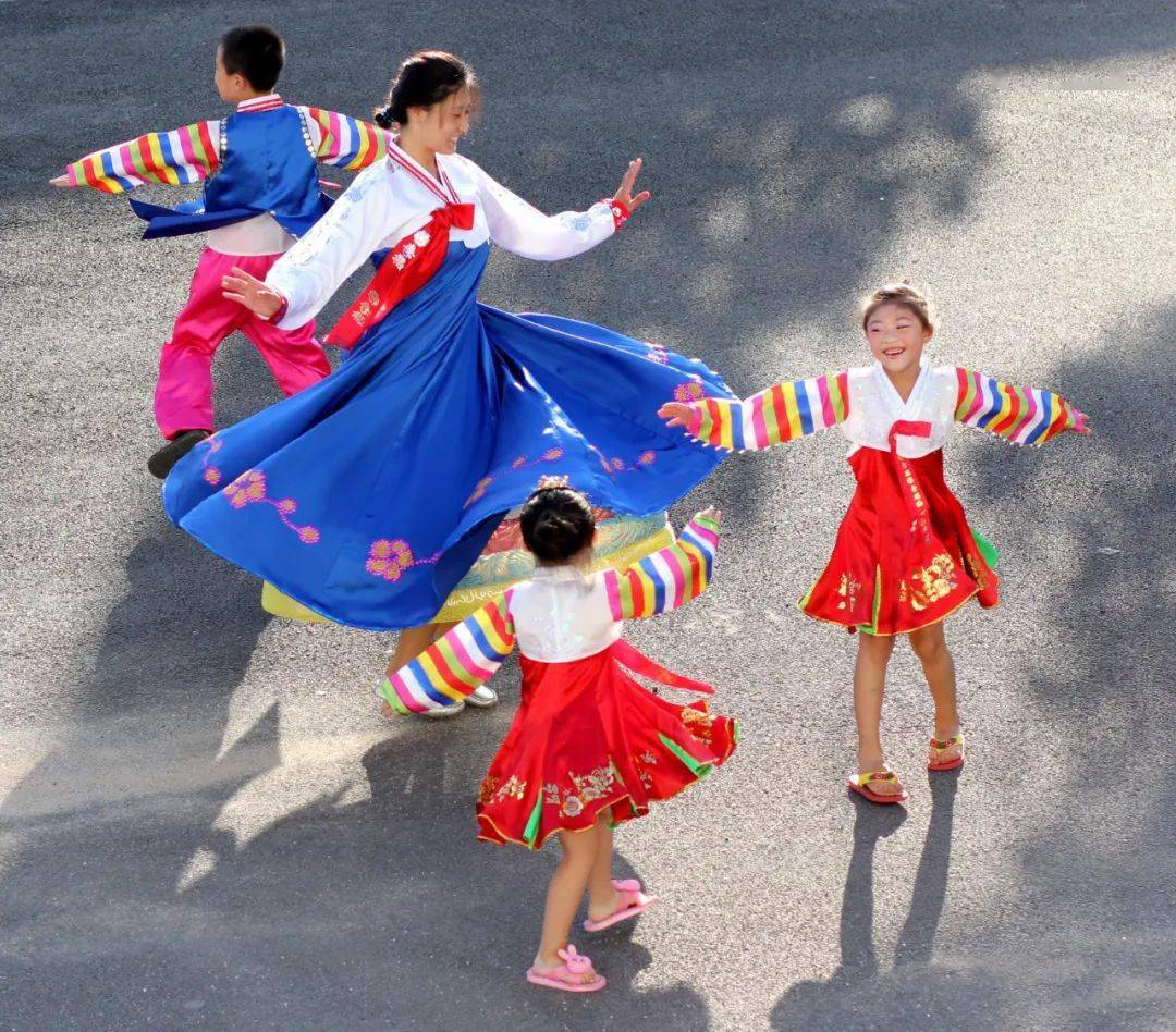 朝鲜族乞粒舞图片