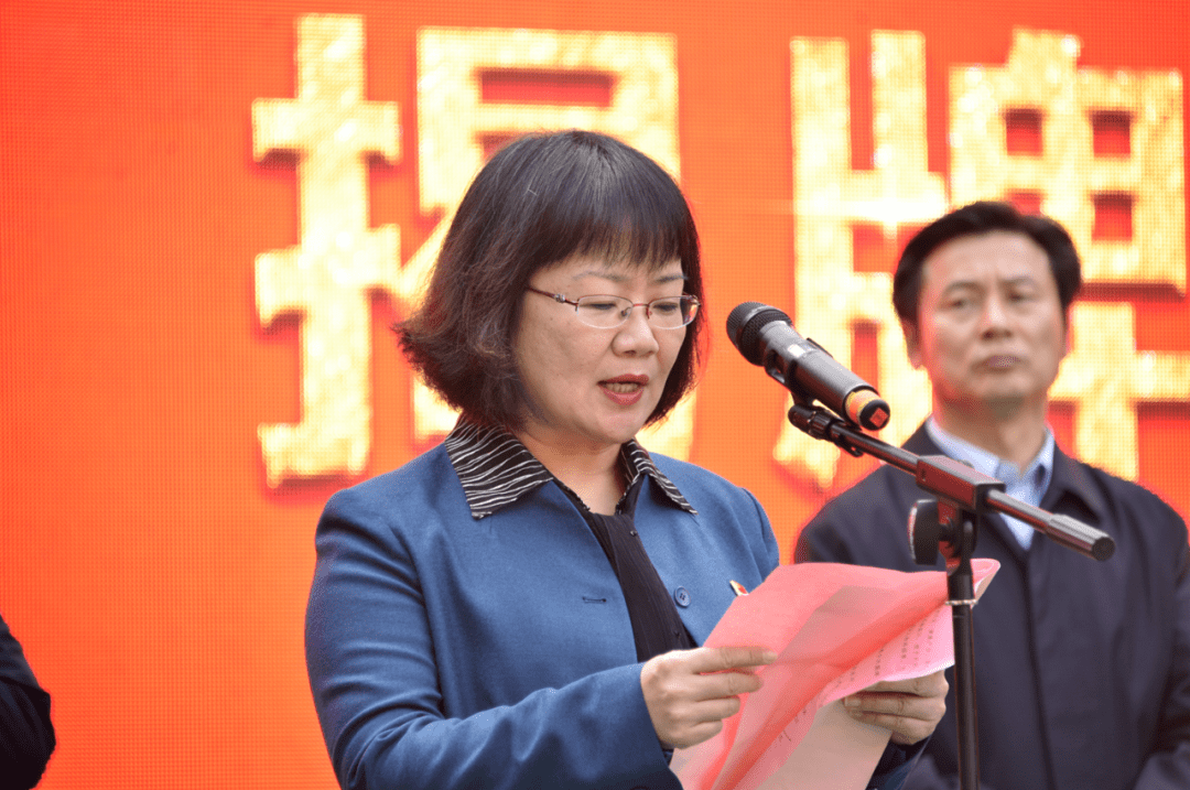 揭牌仪式上,县委常委,副县长王琳表示,天河大峡谷,中药材资源十分丰厚