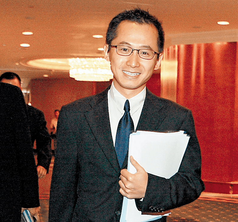 曾合作《封神榜》!前港姐回香港相约杨怡叙旧,合照曝光依然靓女