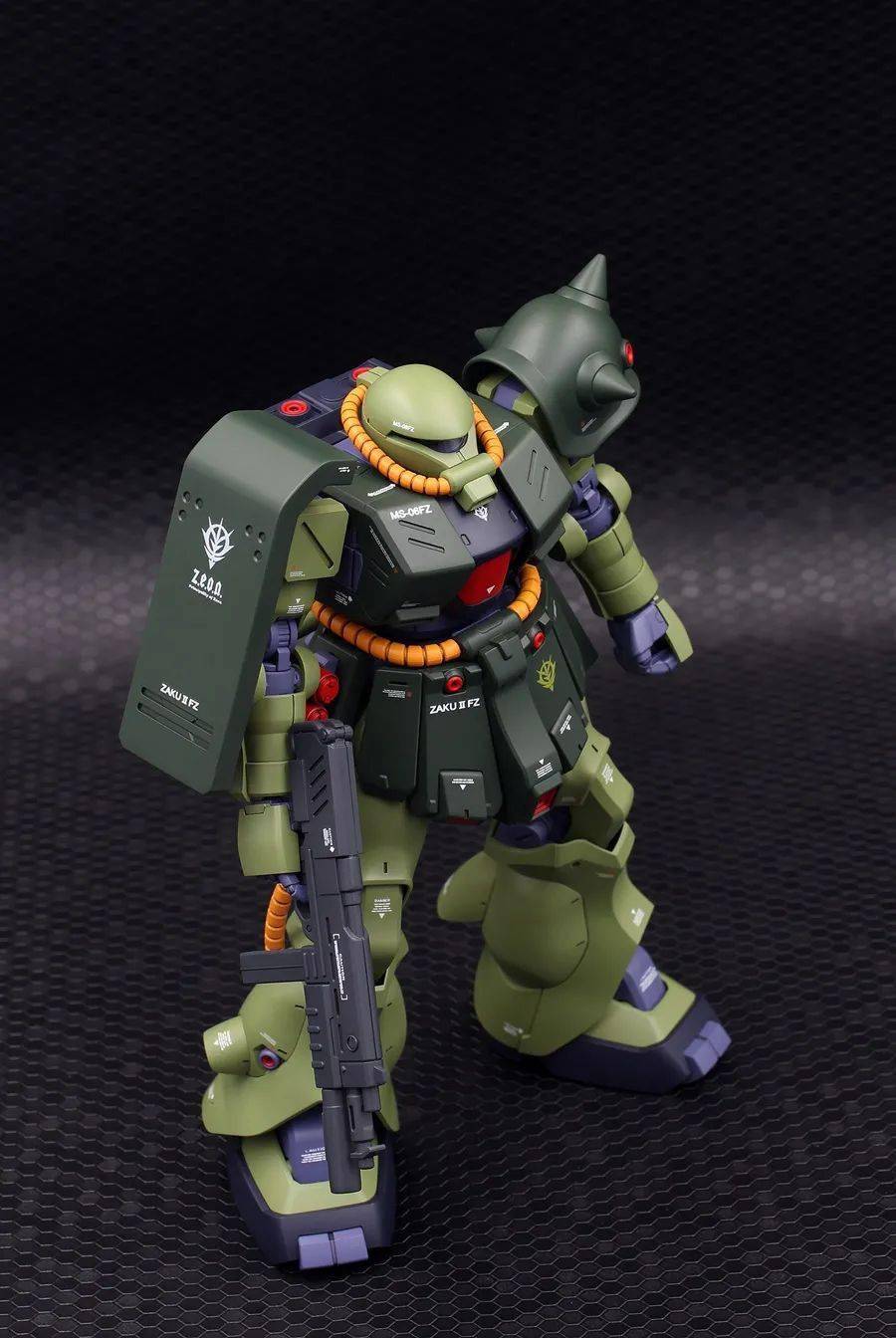 是最原始的配色也会有非常赞的效果,altium x的这个re扎古2改就是如此