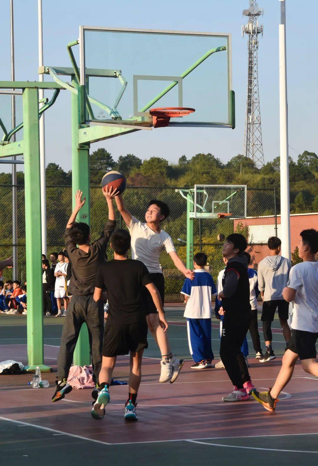 第七届校园体育节初中部篮球赛火热进行中