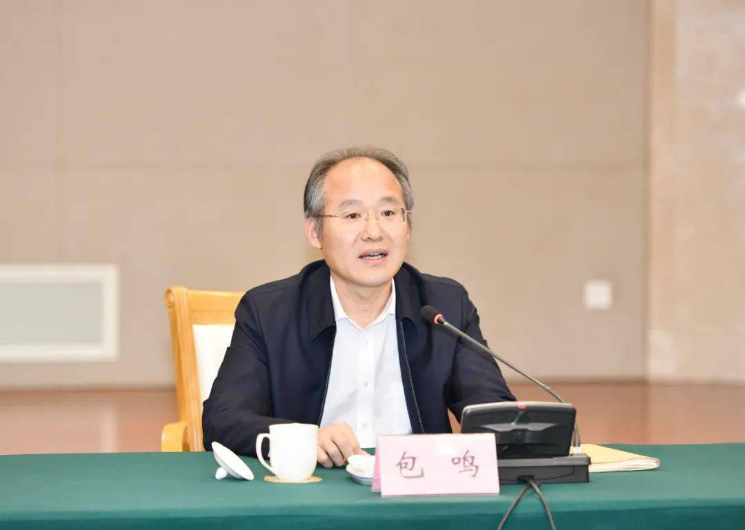 包鸣表示,拥护无锡市委决定,服从组织安排,坚决贯彻落实江阴市委建设"