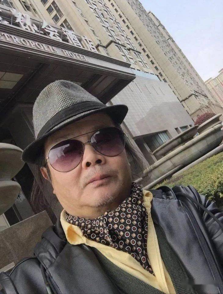 作者简介:赵凌,笔名秋哥,上世纪八十年代开始从事文学作品创作,参加过