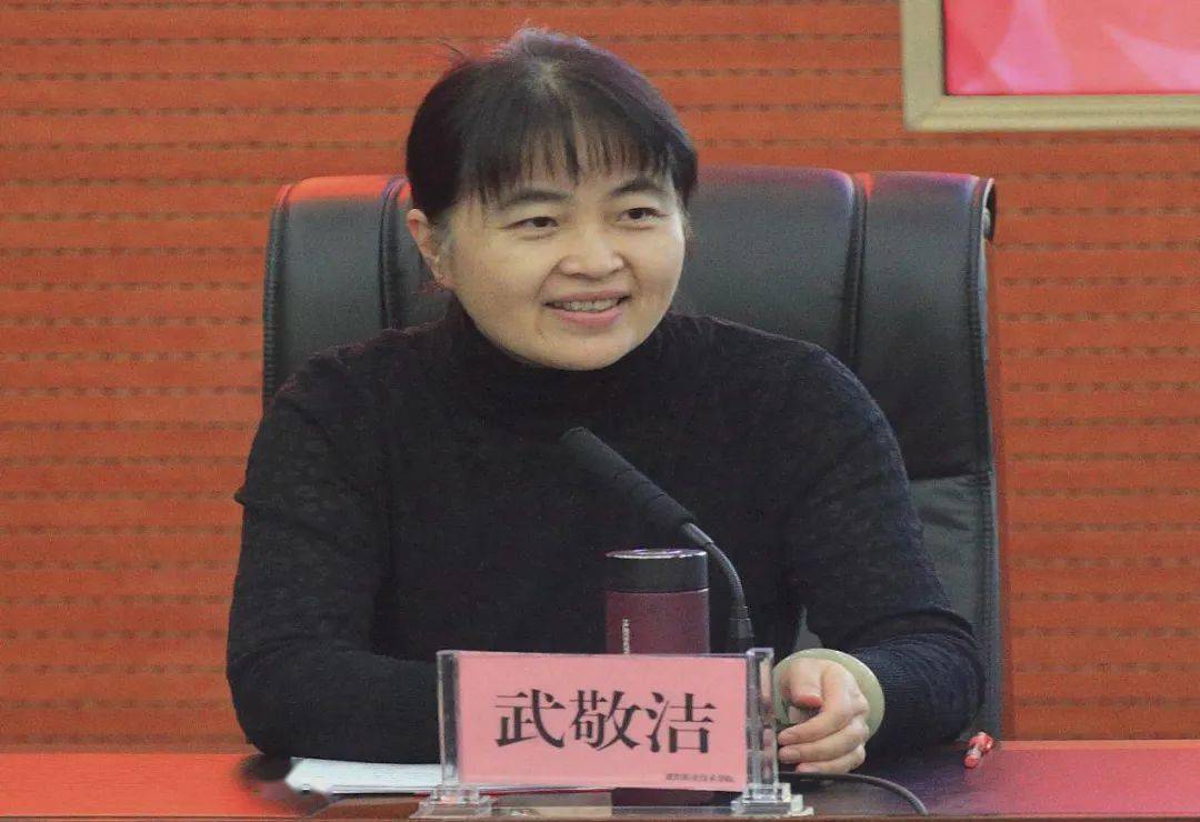 闭幕式上,a组长武敬洁,b组长李创斌,c组长陈晓艳分别就本次竞赛的不同