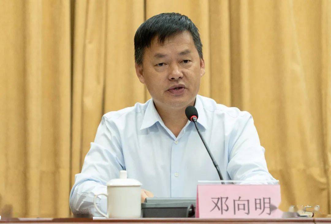 会议由市委副书记,市长朱春保主持.