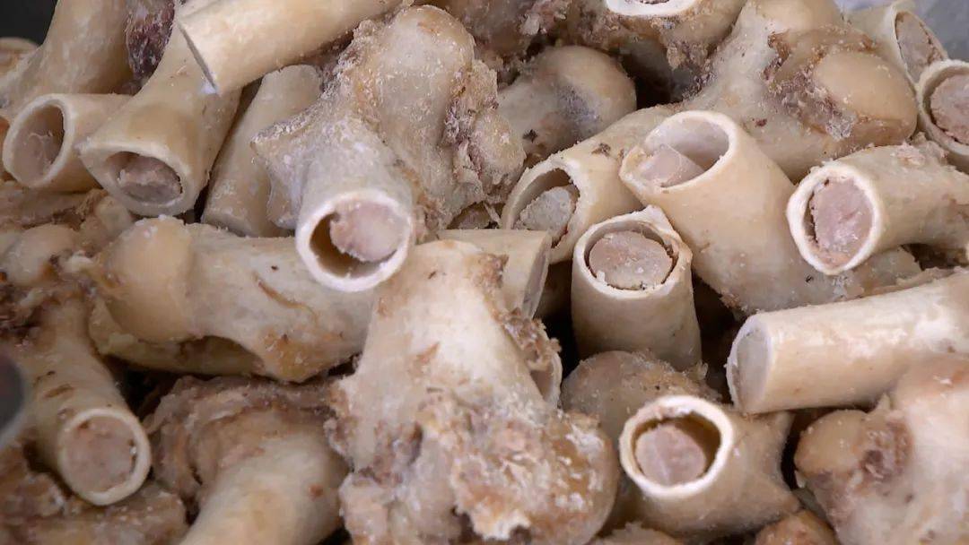 招牌羊骨髓日售三百根冬日里苏州人必不可少的这碗羊肉汤