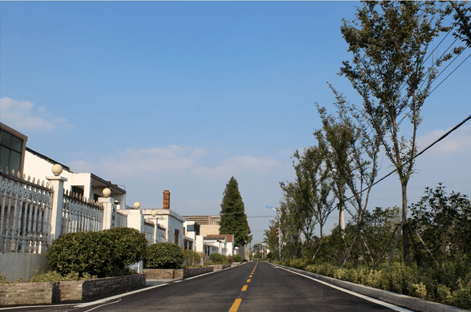 紅光村位於丹陽市四大古鎮之一的訪仙鎮東北部,東鄰常州,北接丹北鎮