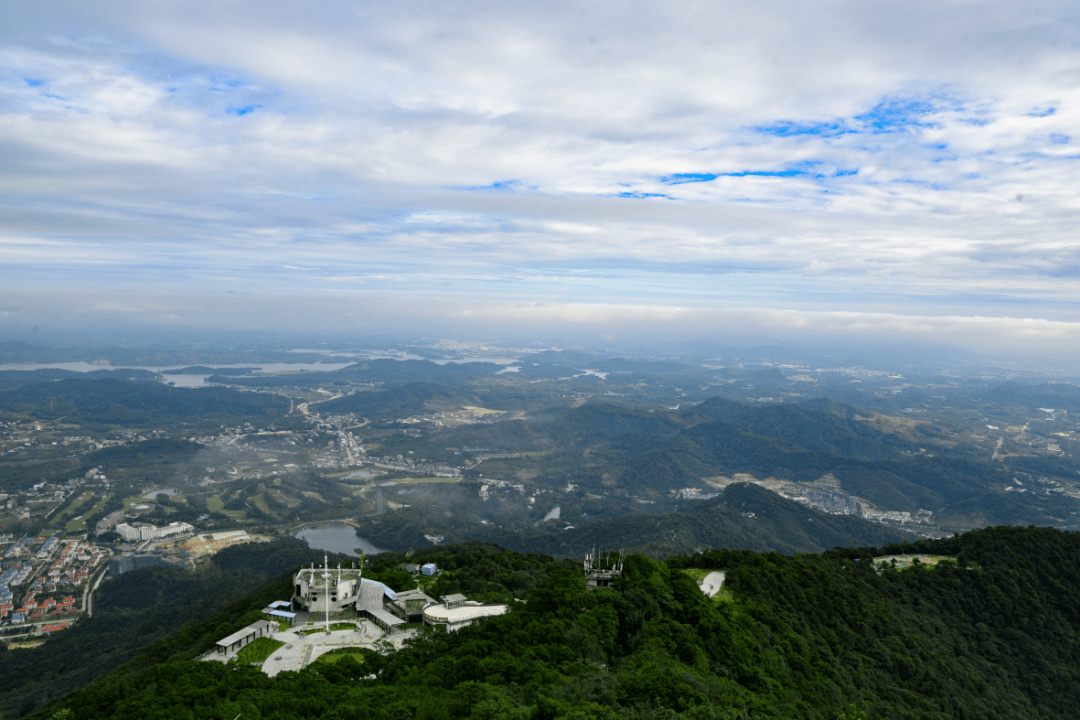 羅浮山是中國健身名山,是國家級風景名勝區,國家aaaaa級旅遊景區,素有