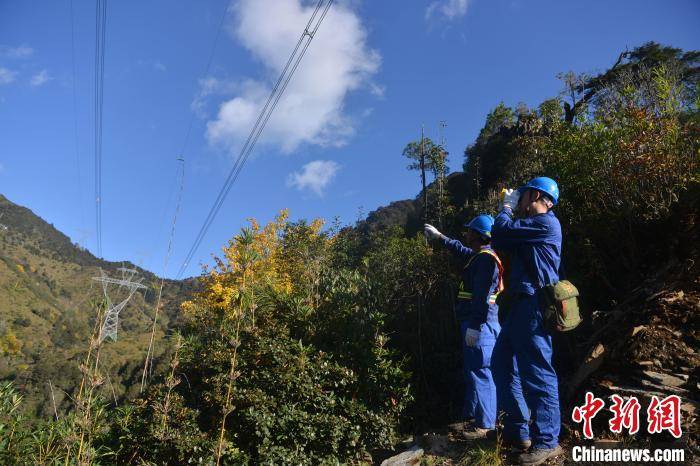 四川大涼山馬背上的電力運維員無人區穿越7天走出大山