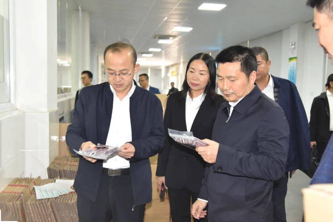 正安县委副书记,县长吴起率队赴上海市开展招商引资活动