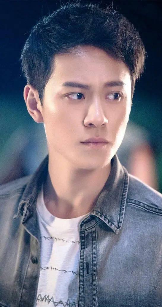 手机壁纸秦俊杰